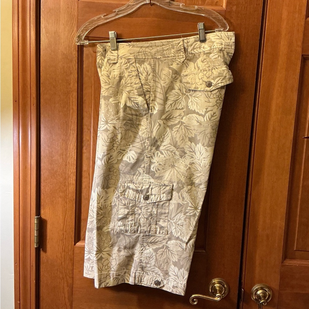 Floral Beige long shorts
